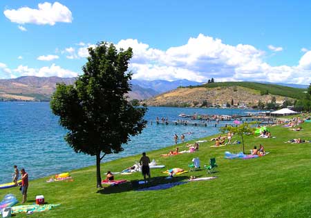 chelan wa lakefront towns